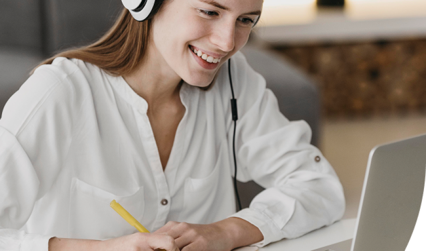 teacher-talking-with-her-students-online 1 teacher-talking-with-her-students-online 1